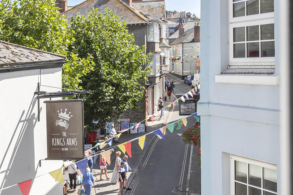 The Kings Arms frontage in Salcombe